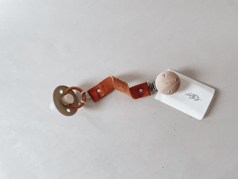 Schnullerband COGNAC